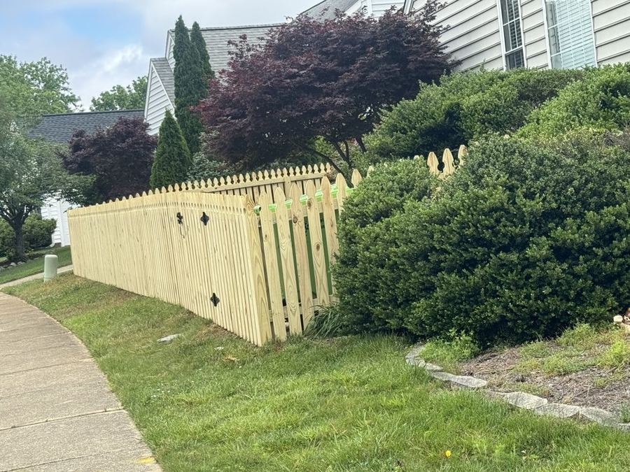 Picket fence with clean post caps
