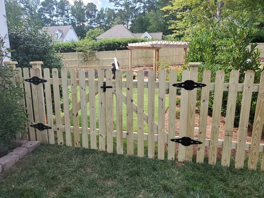 Picket fence walk gate with latch hardware